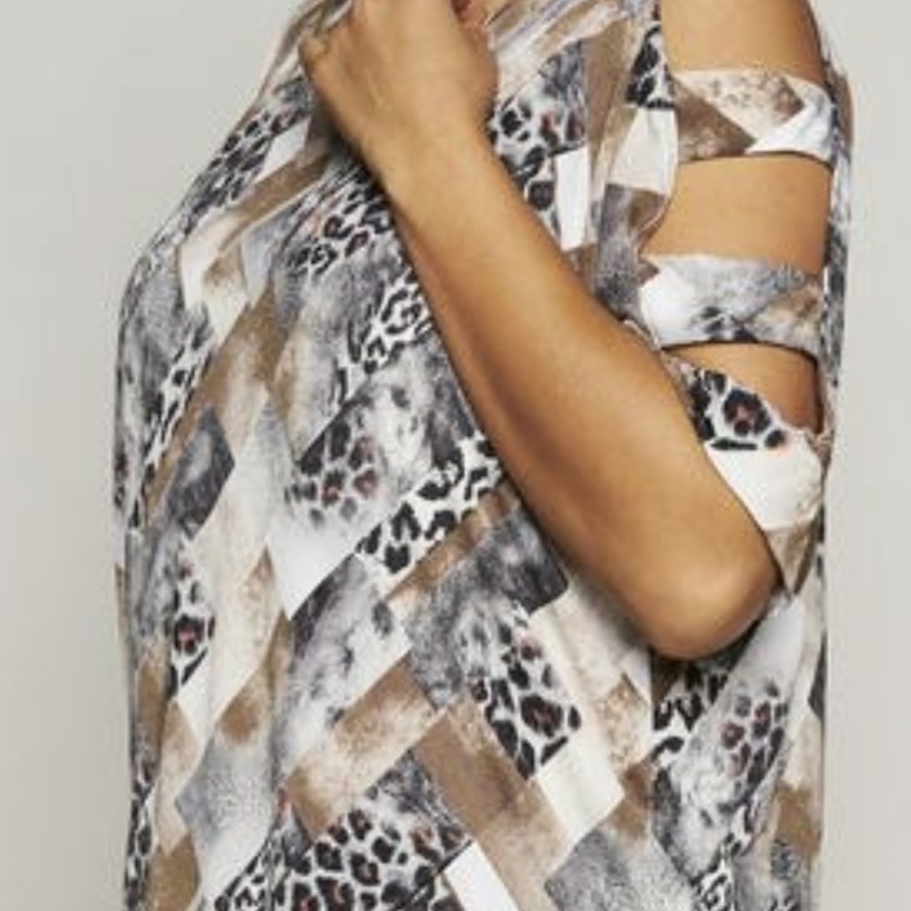 Plus size ladder sleeve tunic - Picture 3 of 5